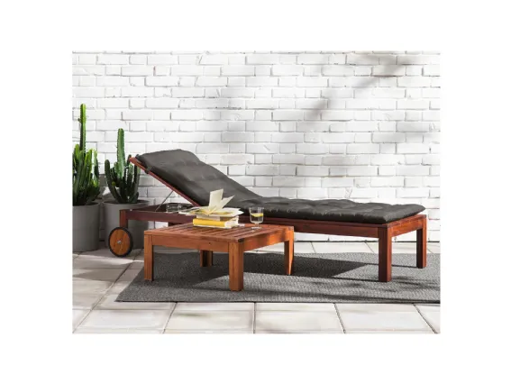 Il lettino Äpplarö di Ikea è in legno di acacia