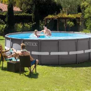 La piscina tubolare tonda Intex della linea Ultra Flame si trova su Amazon