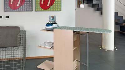 Asse da stiro con mobiletto