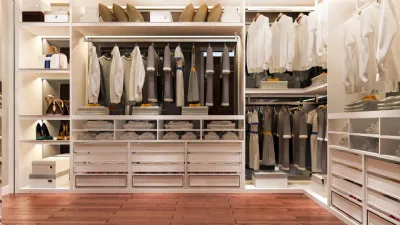 Come organizzare lo spazio nella cabina armadio