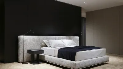 Ampia testiera imbottita per il letto Brera di Poliform