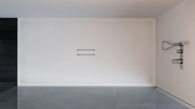 Il piatto doccia Half Disenia è in Aquatek