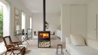 Steel Case, la stufa a legna di MCZ, un design elegante e moderno posizionabile anche a centro stanza