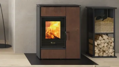 Margaret, stufa combinata pellet / legna La Nordica Extraflame. Disponibile il sistema di canalizzazione